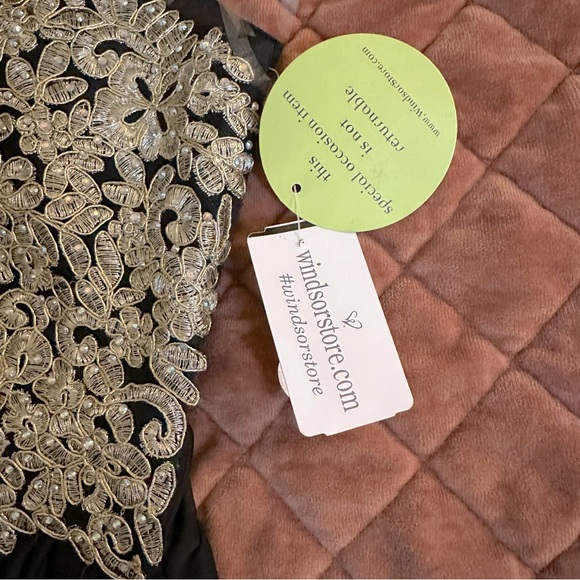 NWT Windsor black and gold dress - Picture 2 of 4
